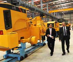 柳工印度工廠投產(chǎn)與設備行業(yè)新機遇，G8開幕與醫(yī)改舉措引領全球合作